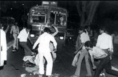 1984-delhi-hindus-beating-sikhs.jpg