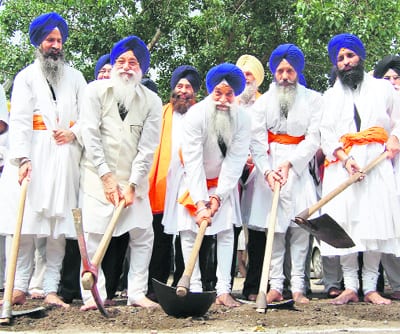 Foundation stone of Saragarhi Niwas was laid by Giani Gurbachan Singh and others