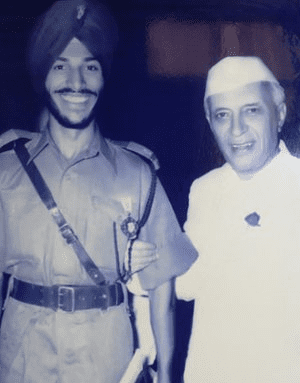 Singh in army uniform with India's then Prime Minister Jawaharlal Nehru.