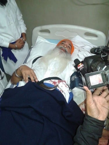 Injured Bhai Amrik Singh Ajnala (Damdami Taksal) in Hospital