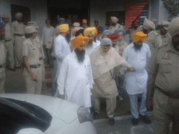 Punjab Police Arresting Bibi Jagdish Kaur