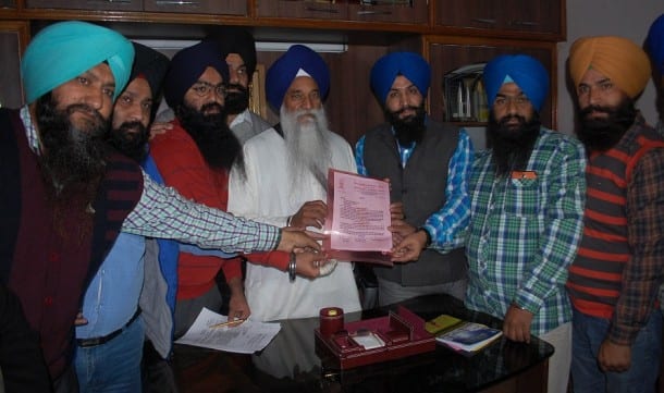 Leaders of SSF (M) submit complaint to Giani Gurbachan Singh