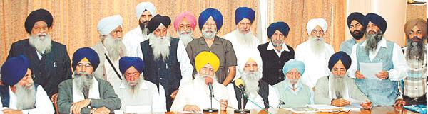 Giani Joginder Singh Vedanti along with Sikh leaders address the media persons in Press conference