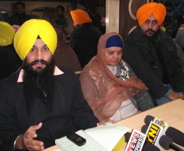 Kanwarbir Singh, Bibi Jagdish Kaur and other Sikh leaders addressing media persons