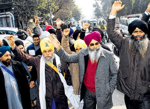 SAD (Amritsar) activists raising slogans in support of Bhai Jagtar Singh Tara