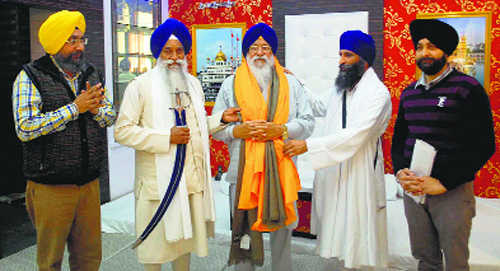 Avtar Makkar (centre) with Giani Gurbachan Singh and Takht Sri Damadama Sahib Jathedar Giani Gurmukh Singh