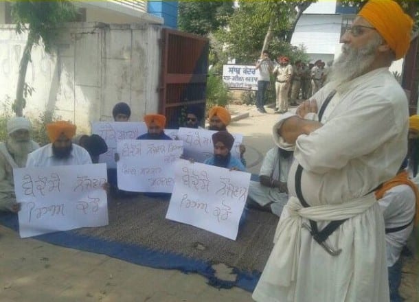 Led by Baba Ajit Singh Damdami Taksal, Sikh activists staging protest 