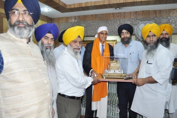 SGPC Official Presenting Model to Richard Verma