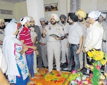 Police personnel gathering information about the incident at Gurudwara Sahib.