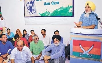 Member Parliament Harinder Singh Khalsa addressing meeting of volunteers at Jalandhar.