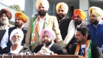 Singer-actor Balkar Sidhu (seated, right) with Punjab Congress chief Capt Amarinder Singh (centre) after joining the party in Chandigarh on Tuesday (Ravi Kumar/HT Photo)