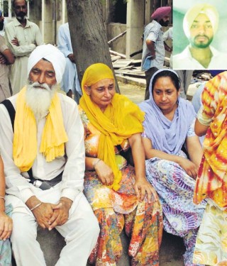 9571_sikh_youth_parents