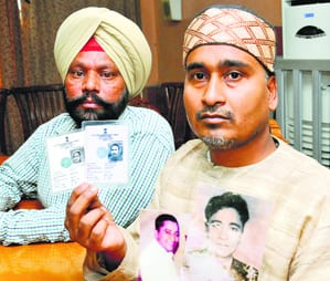 Dalip Jha (right), who claims to be Ashutosh’s son, and Puran Singh, the driver of the ‘godman’, in Jalandhar on Sunday
