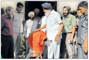 Harsimrat Badal seeks blessing of her father-in-law Parkash Badal before taking oath in swearing in ceremony
