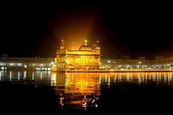 Golden Temple Darbar Harmandir Sahib  Photo © [Gurumustuk Singh Khalsa]