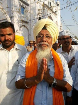 Bhai Harinder Singh Khalsa after paying obeisance at Fatehgarh Sahib