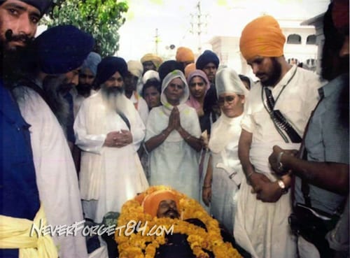 Shaheedi Roop of Bhai Mengha Singh, Jathedar Sukhev Singh Babbar can be seen paying his respects