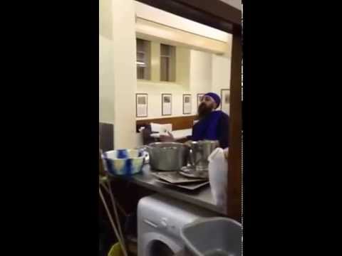 Sikhs make the most of seva - cleaning dishes