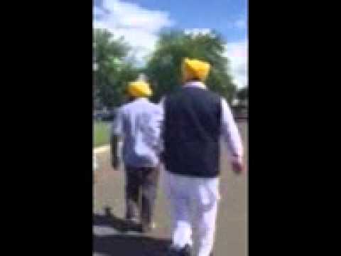 Sarbjeet Dhunda Walks Away After Being Unable to Answer Questions by California Sangat