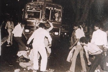 A gang of Hindus attacks a lone Sikh man